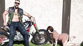 ”Kiara Edwards - Muffstache”