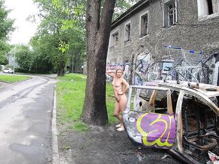 exhibitionist positions for huge fotos