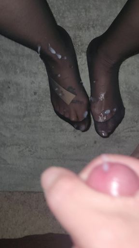 Huge Cumshot on Feet After Blowjob From Latina Wife While She Wears Stockings and Sexy Lingerie