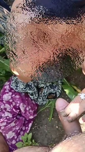 Gaon ki desi ladki ko makki ke khet mein nangi karke munh mein lauda chuswa karke uski chut chodi Puri nangi kar di&hellip;   Clip 2