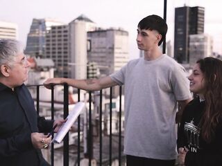 Mi hermanastra me pidio acompañarla a un casting porno. Ft Sr. mono and Albx09