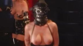 Kinky latex dominatrix toys blonde's pussy with a whip