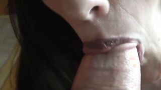 Das brunette Luder kann so richtig geil blasen