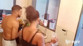 Na cozinha onde come&ccedil_ou toda a putaria com Myllena Rios