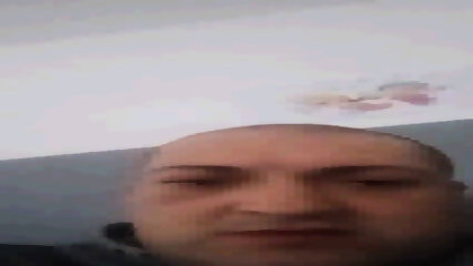 Kylian Rousset se masturbe en webcam devant une fille de  ans