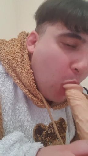 I playing vith my dildo im gett horny