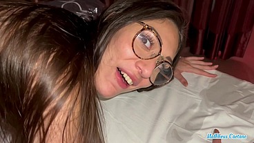 Depois da festa do Swing fomos pro motel continuar a brincadeira, macetei a ruivinha gostosa com força e ela fez muito squirting no meu pau