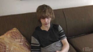 свирка, пълнене със сперма, еякулация, без седло, татко – POV филм на младия Елис Атакс, голям хуй получава анално чукане без седло