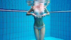 Underwater hottest babe Zelenkina swims naked