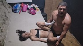 eu escutava os gritos da minha colega com um homem mas velho no quarto
