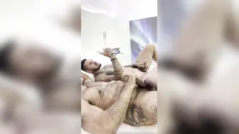 Mature Latino muscle daddy jerks off in motel room