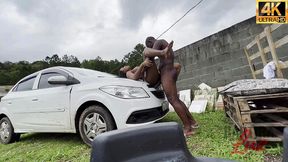o safado do jefao ao se aguentou e ja tirou o pau enorme dele se gozando todo.