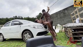 o safado do jefao ao se aguentou e ja tirou o pau enorme dele se gozando todo.