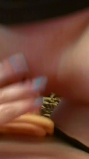 Simone und Lussy 20 Jahre unerfahren kneten ihre festen Titten und probieren den umschnalldildo ihre Mutter aus   Clip 1