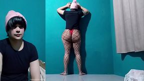 Uma novinha de 19 anos faz seu primeiro video porn&ocirc_ Femboy