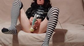 I love play with my vibro closed in my sissy cage in maid dress