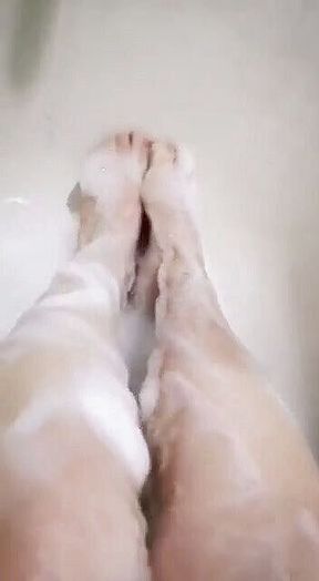 My legs like play with big bools