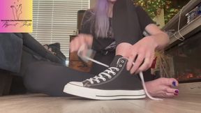 67 Giantess Crams Size 16 Feet in Size 14 Converse