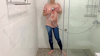 RIPOFF: Mia&#039_s Mimi wild excitement in the shower