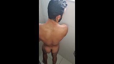 VINCENT AND VITOR KISSING, SUCKING AND CUMMING WHILE BATHING
