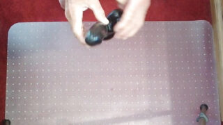 Video POV ravvicinato di un gay amatoriale che si masturba