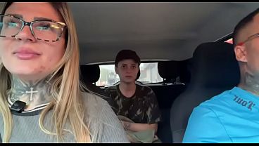 Morador de rua fica com tesao ao ficar bravo ! inedito ele disse que ia dar o cu ea buceta pra nos ao mesmo tempo ! e no carro ela mostrou o bucet&atilde_o todo babado de tesao louka pra foder