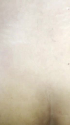 Sexo Casero Con El Vecino, Le Doy Un Rico Oral, Y Termino Abriendome Mi Hermoso Culo Floreado Hasta Sacarme Sucio.