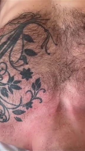 Dos Pollones Y Un Agujero Muy Caliente