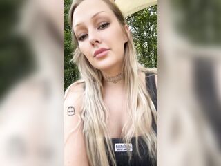 I'm Hawt & Stressed Smokin' outside - @OgYennefer