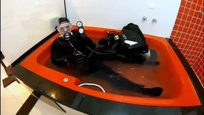 Bathtub Scuba Sessions: Full Face Mask, Warm Water & Restricted Breathing - 15 Min MOV
