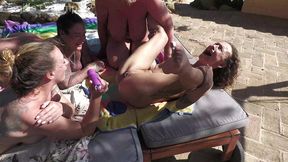 lesbian foursome in the sun with toys and squirting