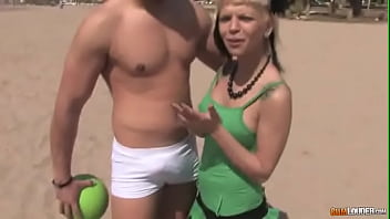 Aris Dark na praia com Nick Moreno