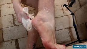 Redhead Winter Ryleigh smashed roughly while showering