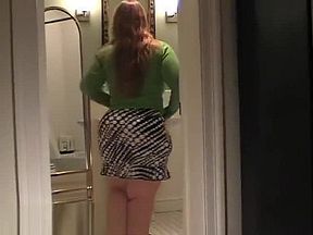 Leah Showing off in Green Sweater - BBW Discovery