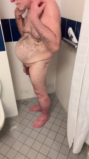 Shower Time for Coach Karl 6765