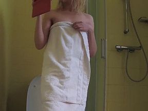 Fresh out of the bath taking naked selfies