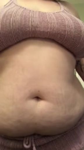 CURVY BBW IS HUNGRY SO SHE CHOWS DOWN ON ICE CREAM