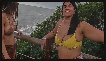 Nicoly & Priscila Beachside Public Passion HD