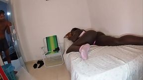 Negona Cansadinha da Viagem e J&aacute_ Levou Rola na Buceta ainda Bebeu a Porra | Fernanda Chocolatte - Joao O Safado