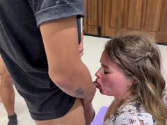 Girlfriend gets her mouth shared blow bang