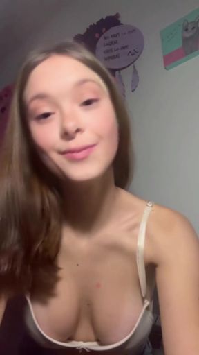 Amateur teen with a cute onlyfan's show