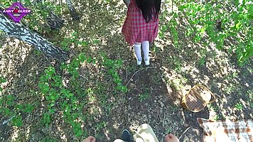 Amateur brunette babe Anny Walker gets fucked POV in the woods