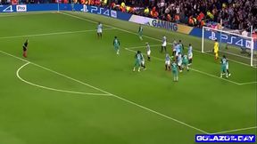Llorente mete a bola dentro do city com o pau e elimina azuis