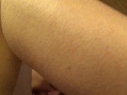 Non resiste mentre massaggia questa meravigliosa tettona