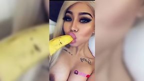 Horny talks with curvy Asian teen - Amateur Porn