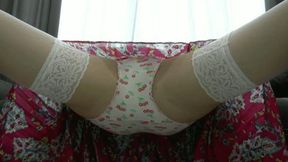 The lady lying on the floor on her back MP4 HD 720p