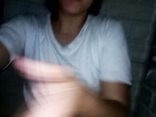 ME MASTURBO EN EL BALCON DE MI CASA FRENTE A MIS VECINOS Y TENGO UN SQUIRTING