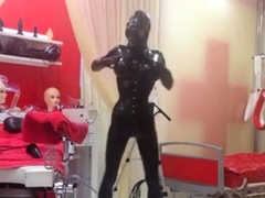 Kylies Latex Webcam Show: BDSM Fun im Studio