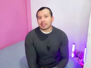 el chalan carpintero dotado se coge a twink culon carpintero en el trabajo