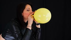 Gisy have a fun with colors baloons !